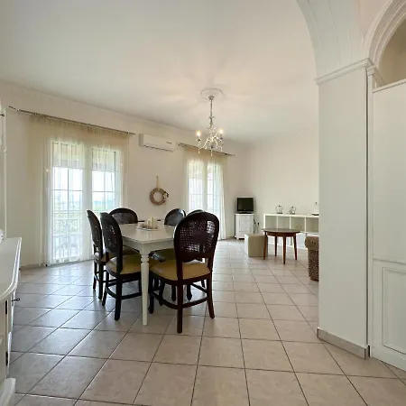 Theashomly Apartament *