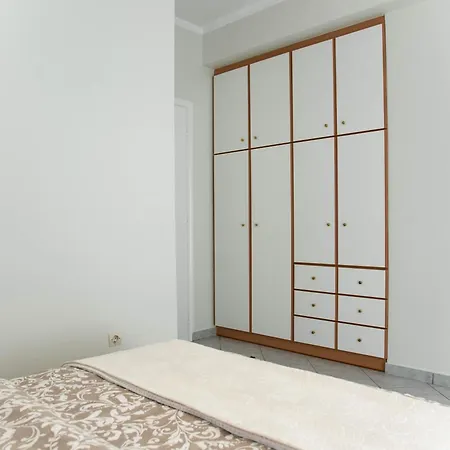 Apartment Theashomly