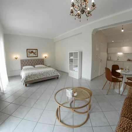 Apartament Theashomly