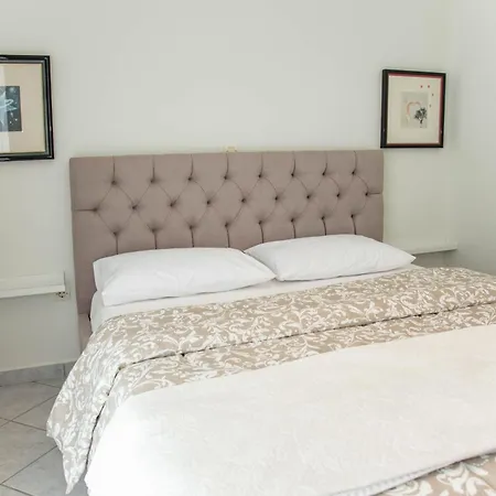 Apartament Theashomly